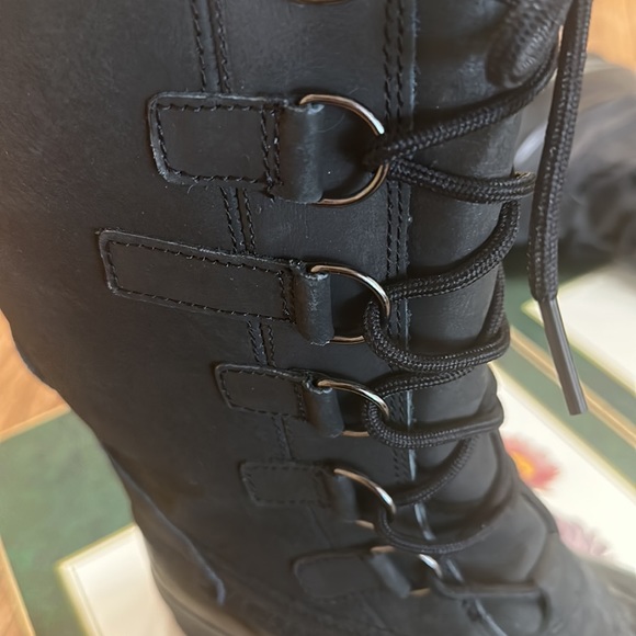 Kamik boots Black waterproof fake fur/Lace up - Size 8 EUC - Picture 8 of 14